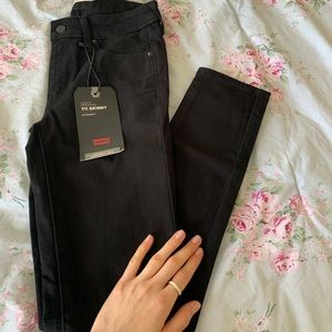 Premium Hyper Soft Skinny Levi 711 Jeans